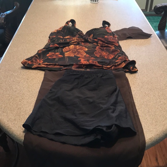 Bathing suit and wrap - Picture 4 of 4